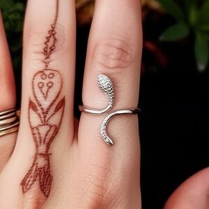SNAKE RING Fine Silver Plate Open Wrap Design Diamond Accent Size 7 NWT